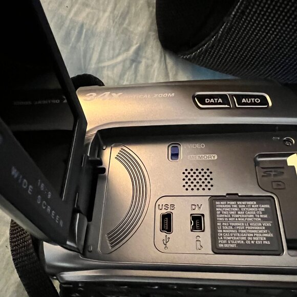 JVC GR-D770 Mini DV  Flash Media Camcorder - Picture 5 of 5